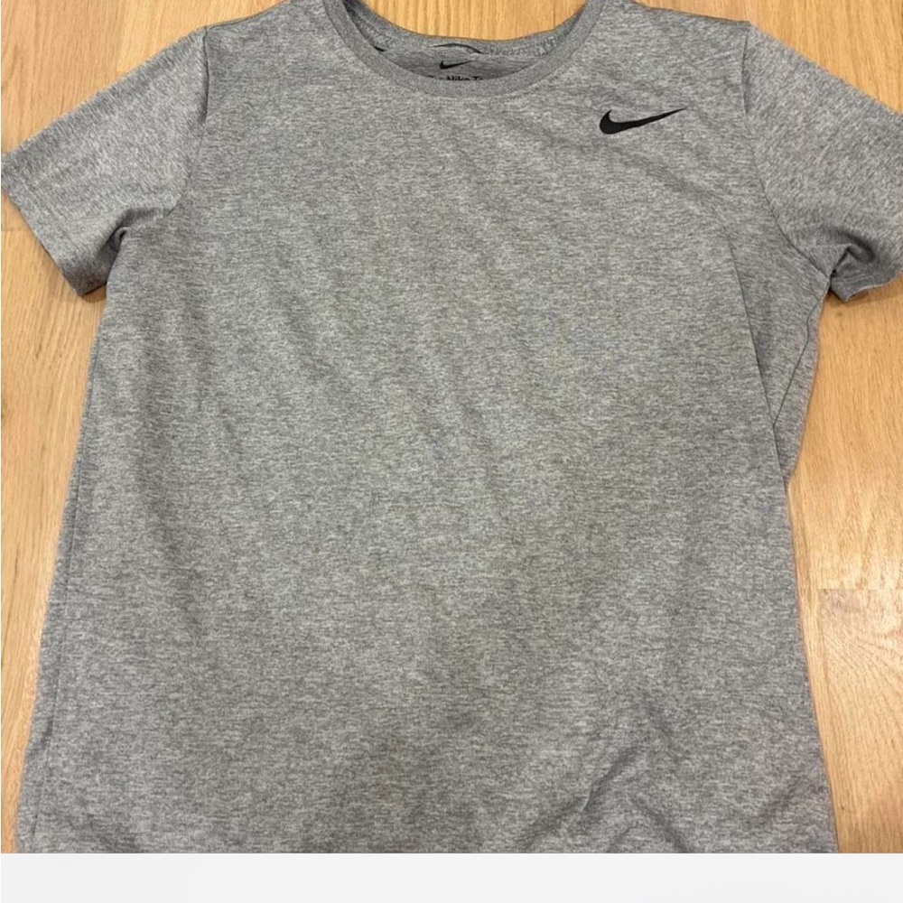 Nike Women's Gray Short Sleeve Tee